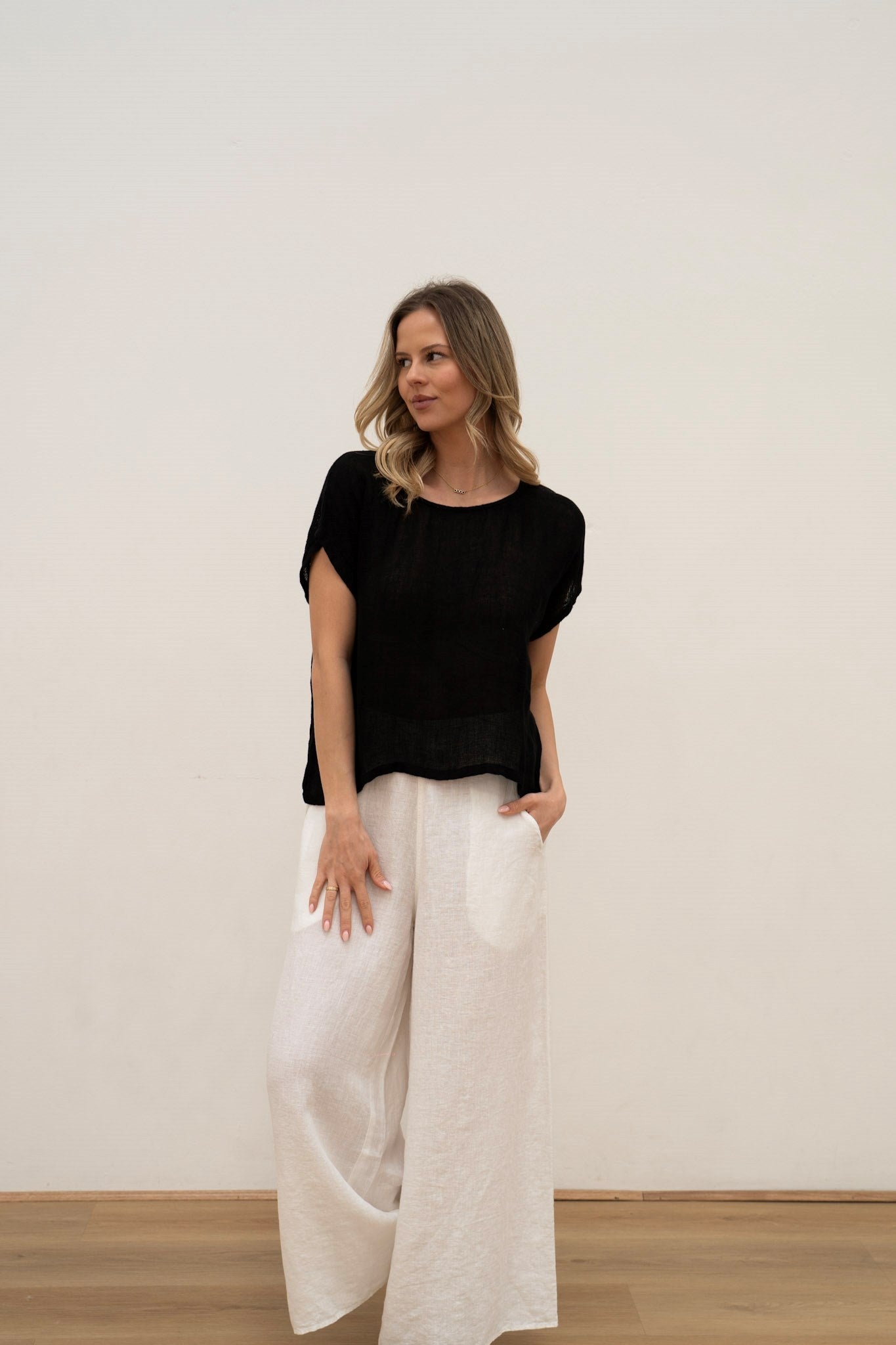 Carina Mesh Linen Top - In Black