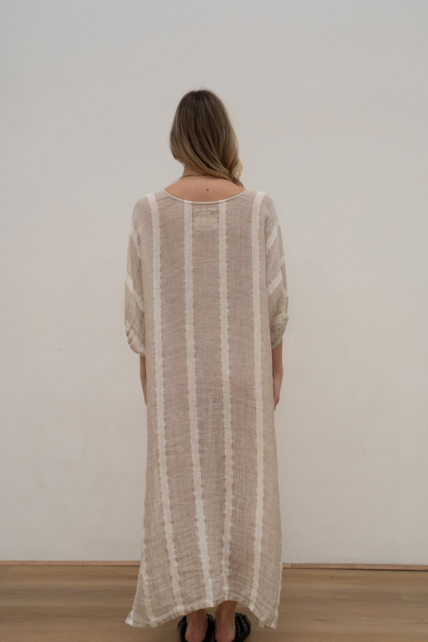 Rosa Elasticated Sleeves Kaftan Natural White W Gold Strand