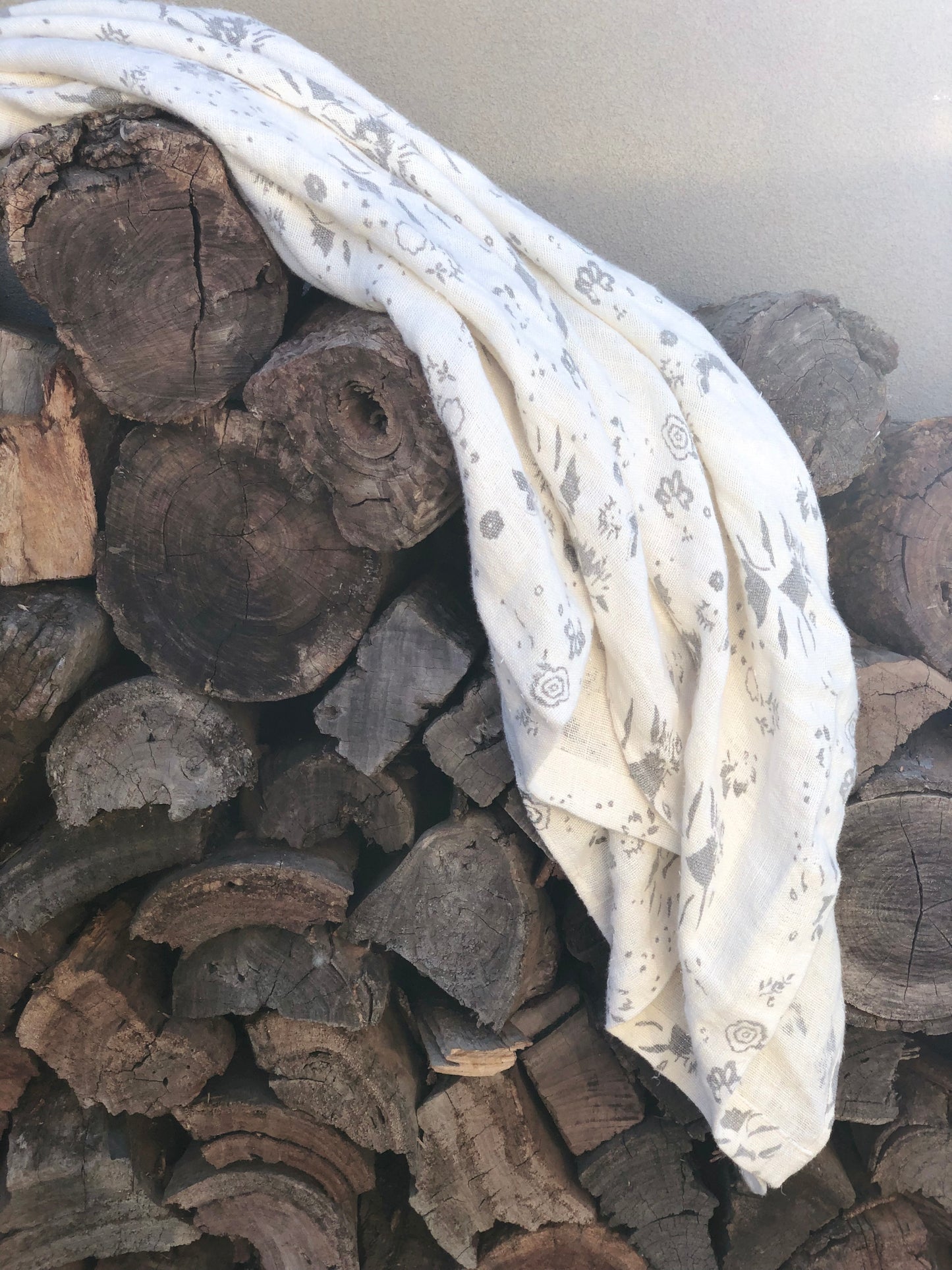Scritto Pigment Printed Linen Throw