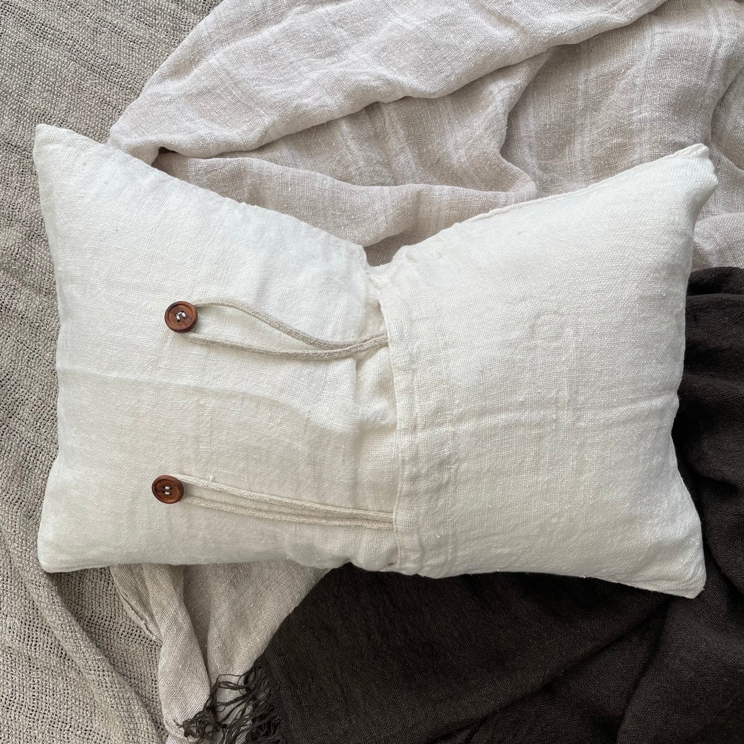 Angaston Handloomed Cushion Cover + 2 Button - Ivory 40 X 60 Cm