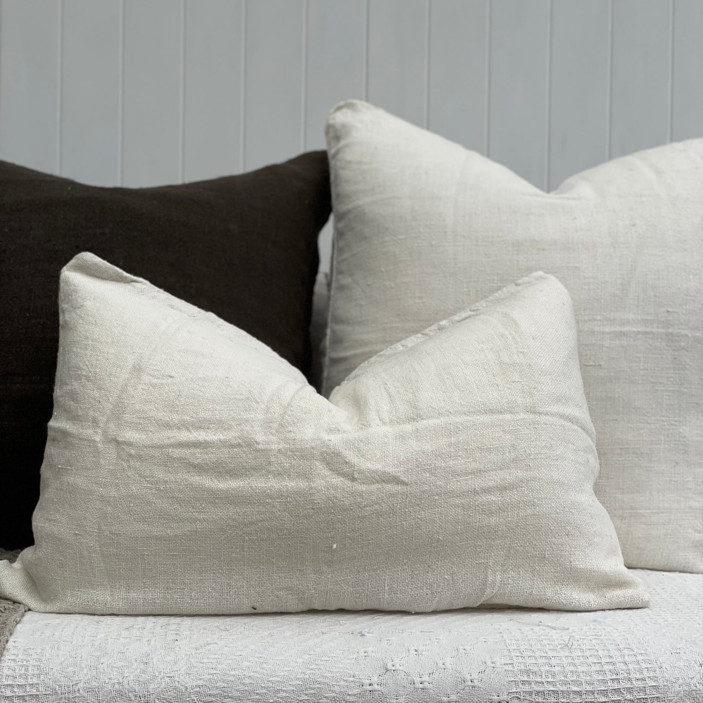 Angaston Handloomed Cushion Cover + 2 Button - Ivory 40 X 60 Cm