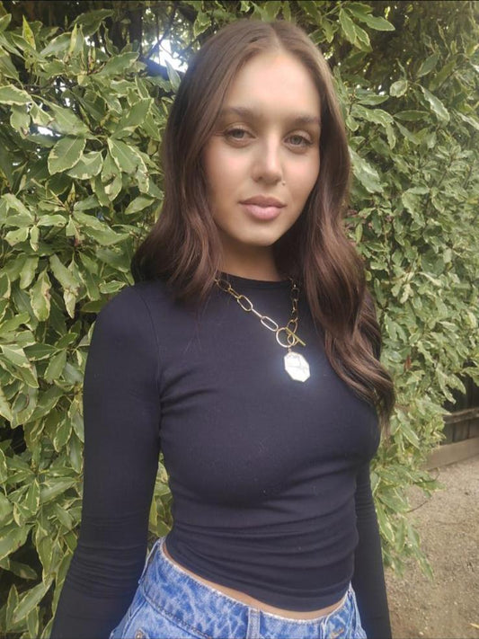 Golden Pendant and Chain Necklace 21-1657n