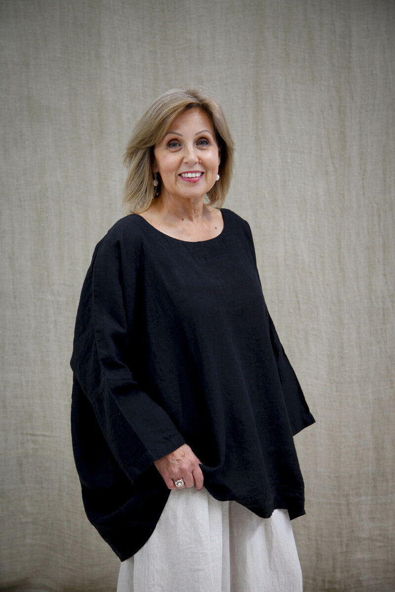 Lia Oversized Top With Sleeves Black