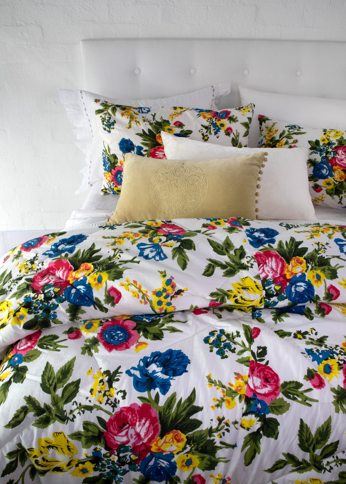 Bloom White Quilt Set