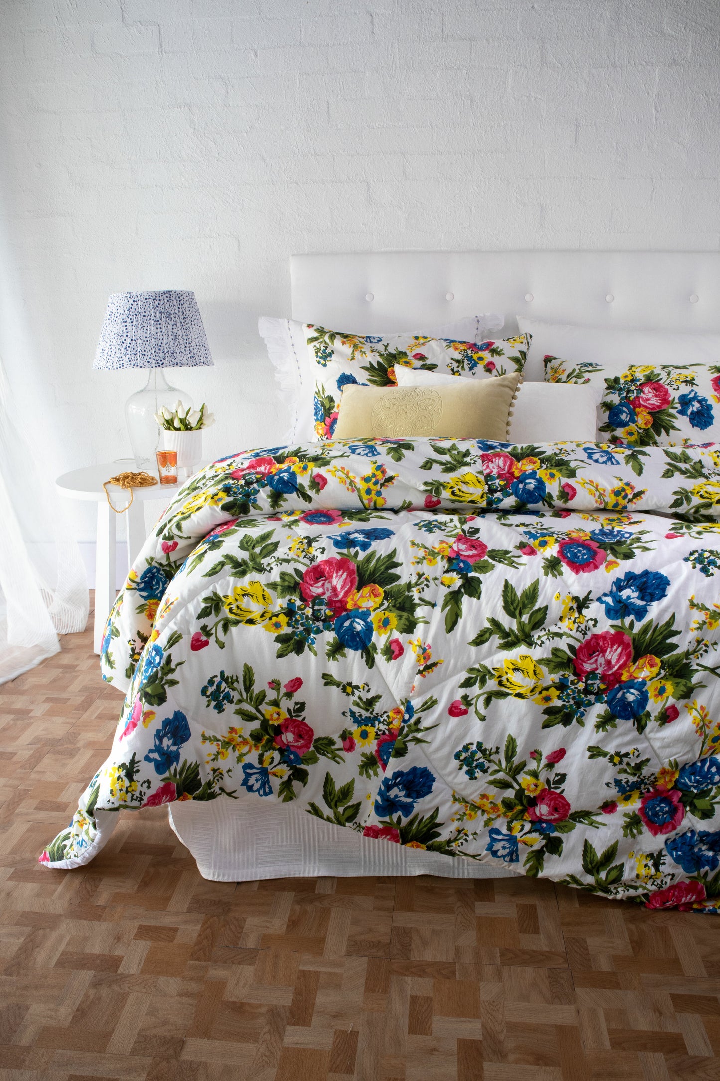Bloom White Quilt Set