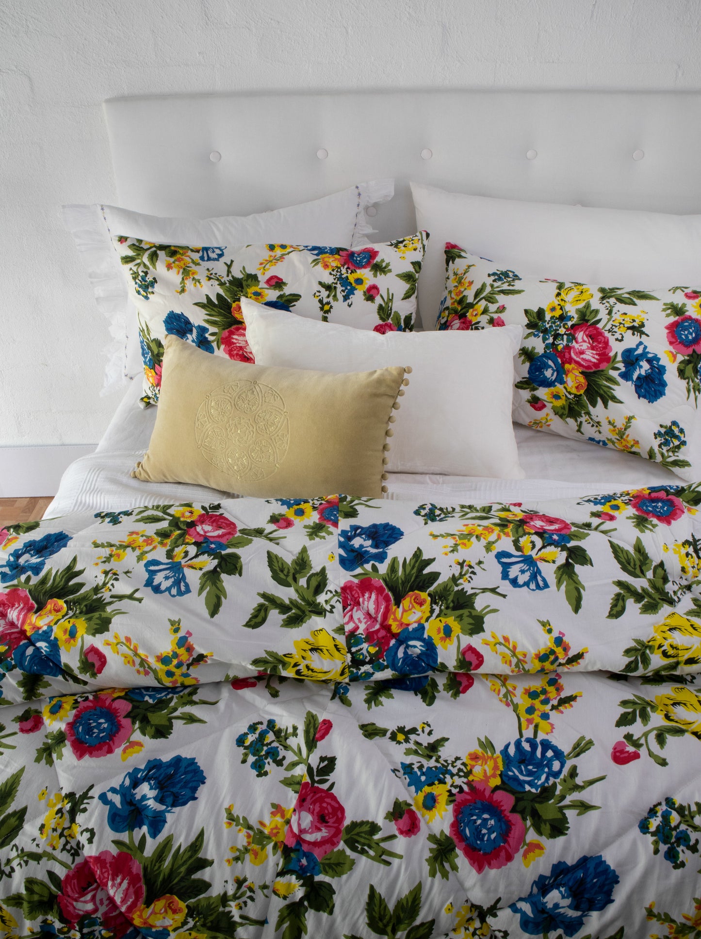 Bloom White Quilt Set
