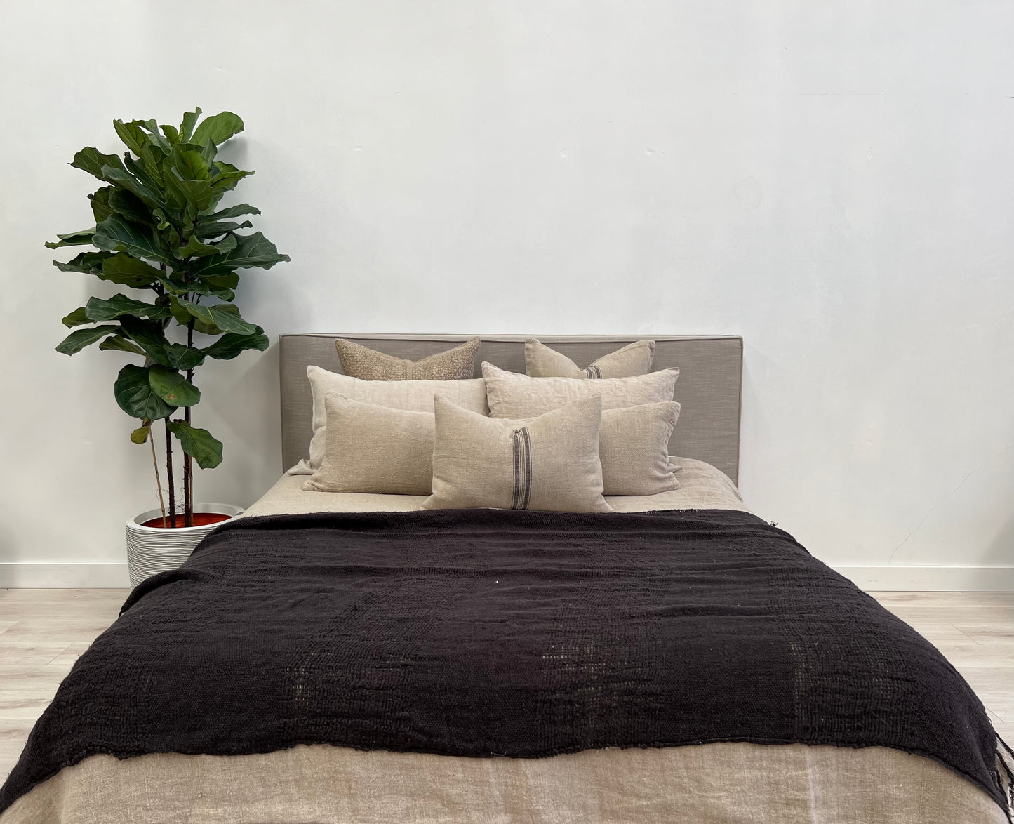 Clover Linen Throw Charcoal 130 X 190 Cm