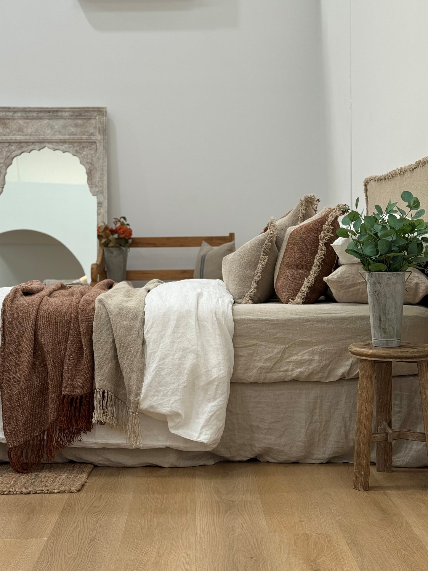 Hugo Knotted Fringe Linenthrow