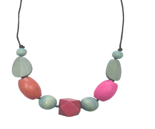 Grey/deep pink wood necklace