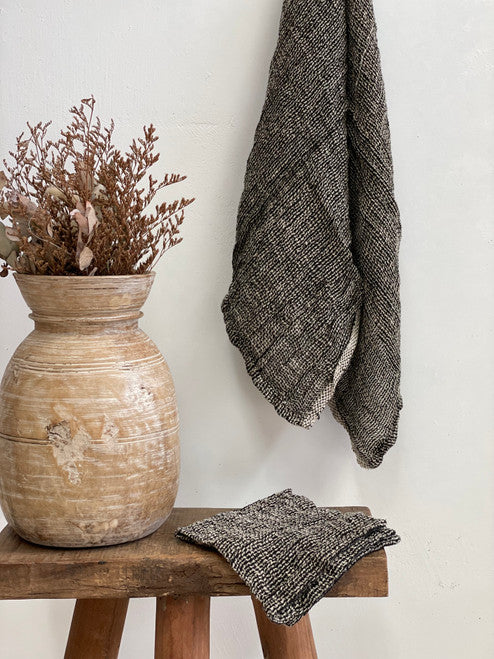 Audrey Heavymesh Hand Towel - Natural & Black