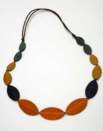 Leaf-Like Shaped Wooden Beads in Multicoloured Necklace N6-5936