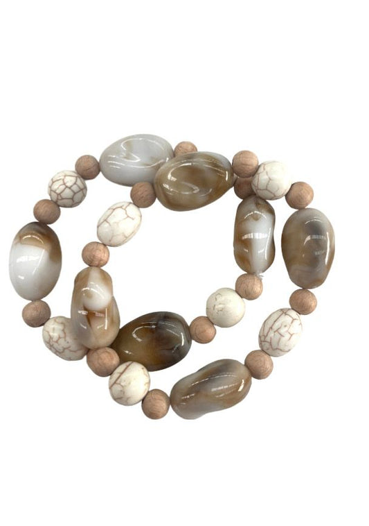 Set/2 resin, howlite and wood bracelets