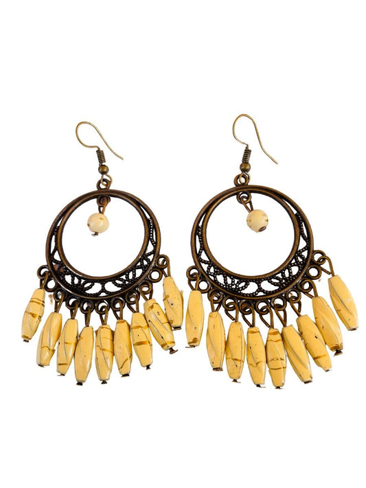 Hoops earrings with cream stones