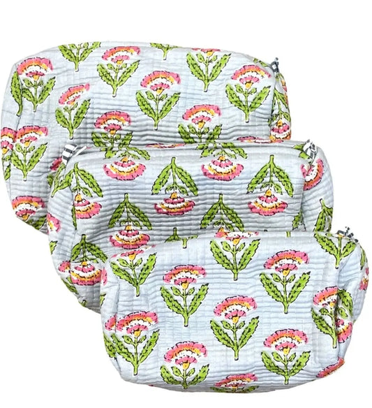 S/3 grey/white pouches-small 18(w)x14(h)x6(d) / Med 22(w)x17(h0x8(d) / Large 25(w) x22(h)x11(d) cm