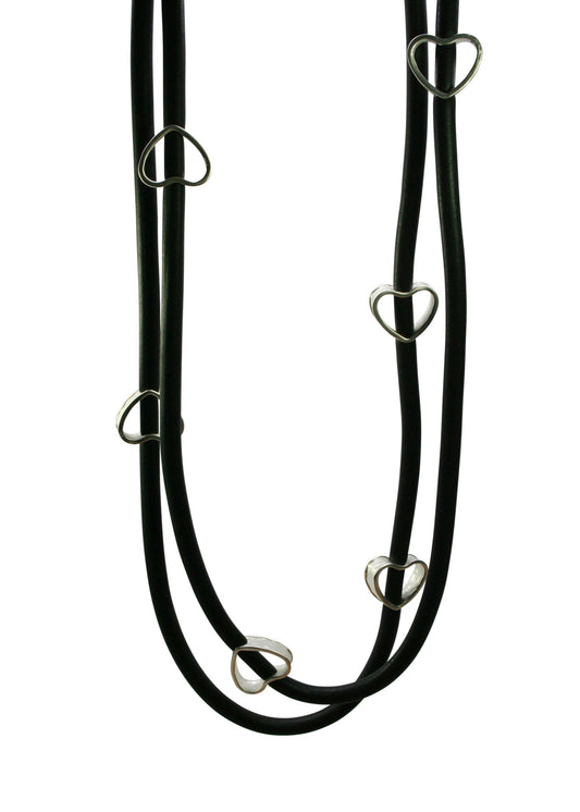 Heart neckl on blk rubber
