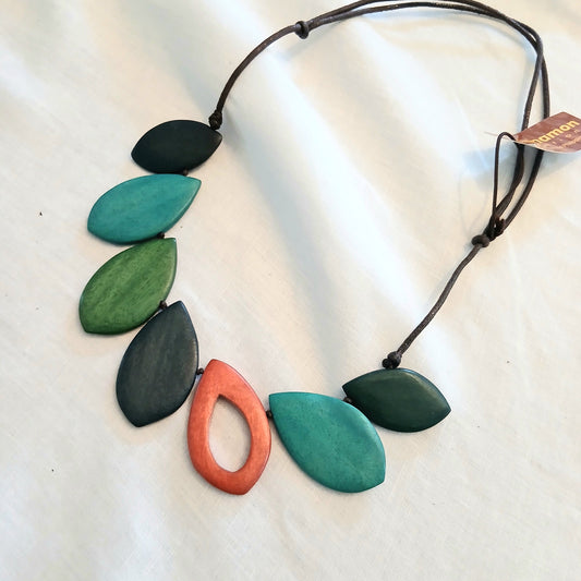 Large Leaf-Shaped Wooden Beaded Necklace N7-337DTF