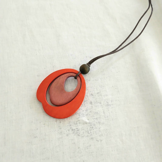 Wooden Pendant in Pendant with Hole Necklace N7-367DU