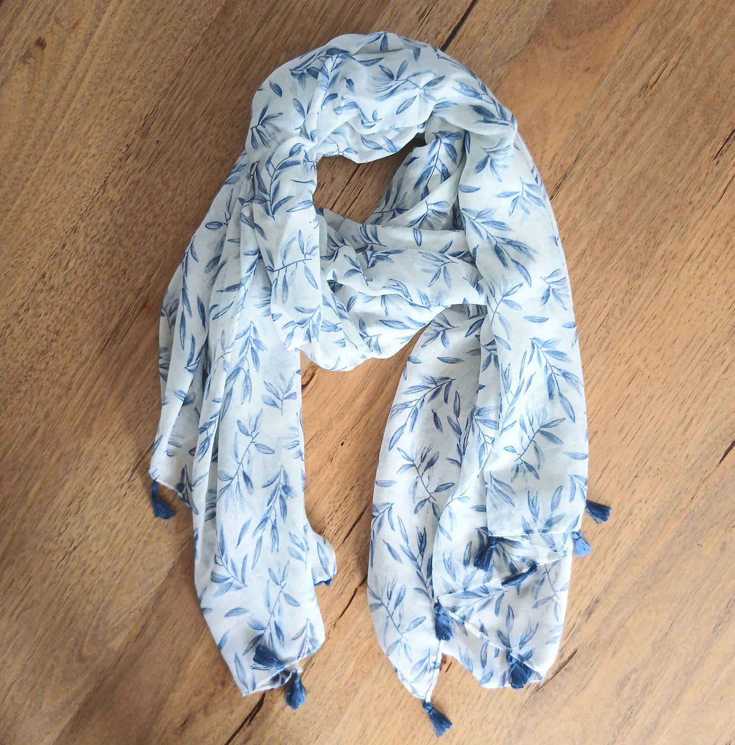 Summer Scarf with Leaves 332452