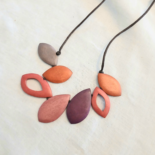 Tear-Drop Shaped Wooden Beads Necklace N7-336DHG