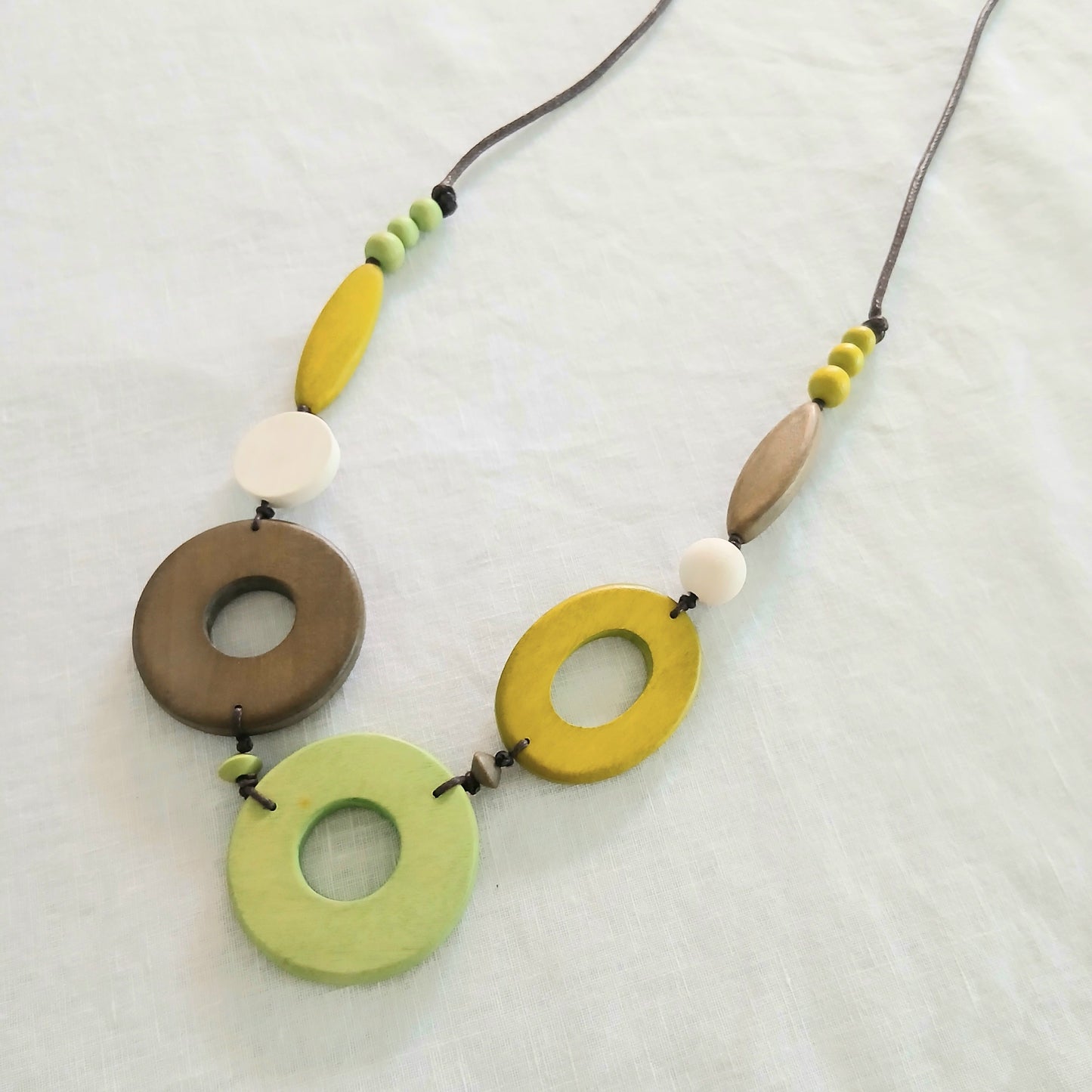 Wooden Large Circles Beads Necklace N7-1357