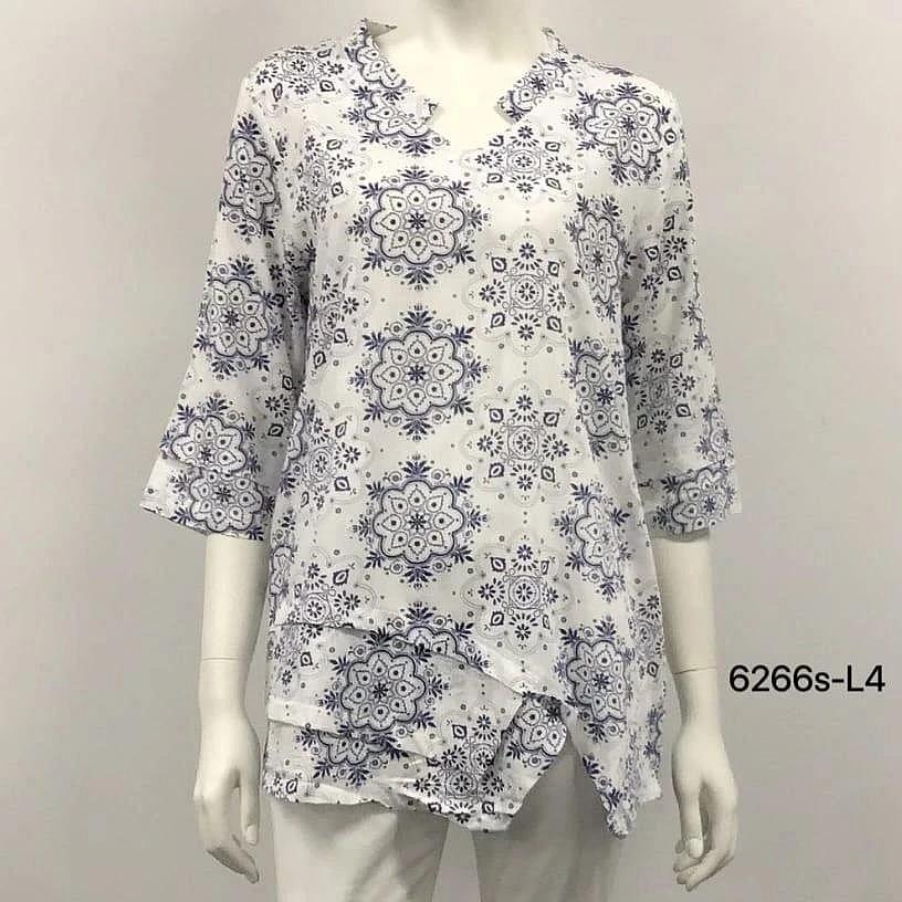 Diamond Neck Medium Sleeve Top
